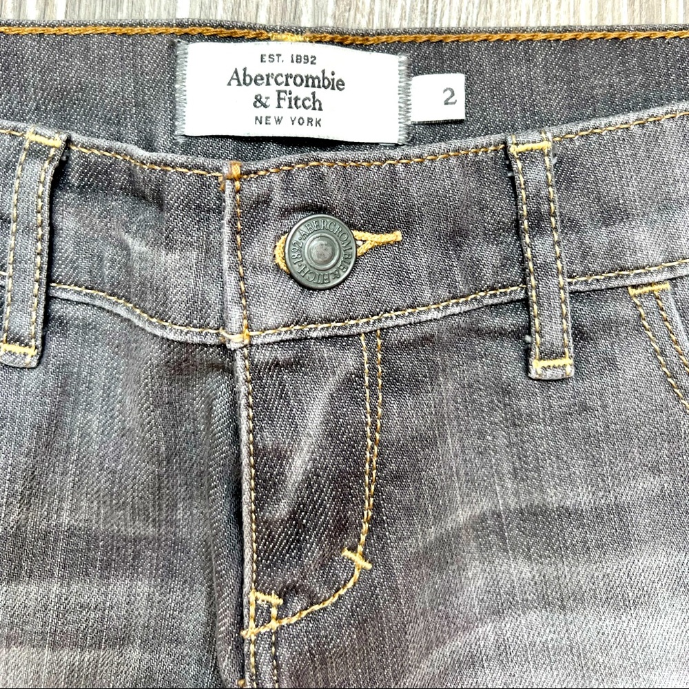 Abercrombie denim shorts - SIZE 2 - Picture 2 of 3